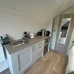 The Garden Pod With Private Hot Tub Alpehytte Ballymagan