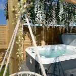The Garden Pod With Private Hot Tub Alpehytte *