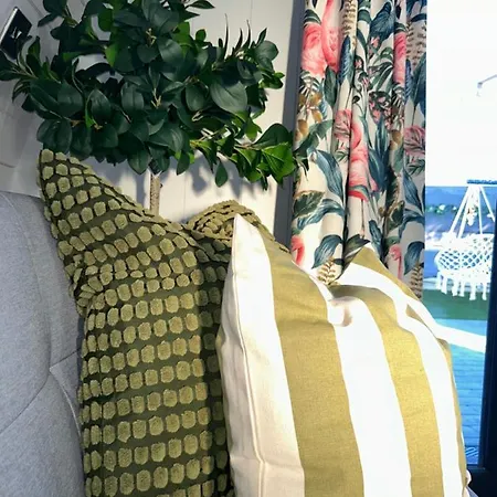 The Garden Pod With Private Hot Tub Alpstuga Ballymagan