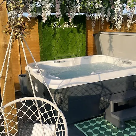 The Garden Pod With Private Hot Tub * Ballymagan