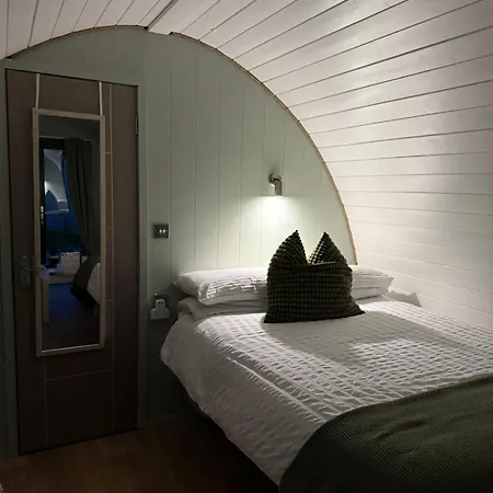 The Garden Pod With Private Hot Tub Chalet *