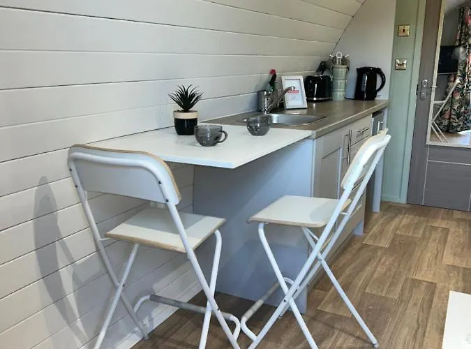 בקתה The Garden Pod With Private Hot Tub