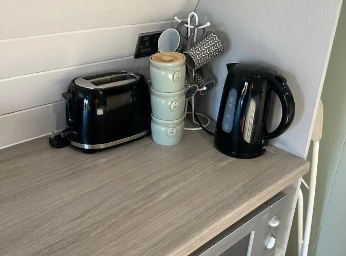 The Garden Pod With Private Hot Tub בקתה