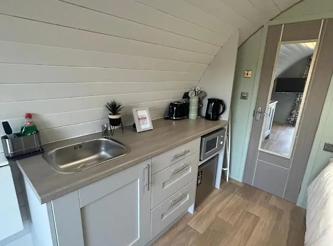 The Garden Pod With Private Hot Tub シャレー Ballymagan