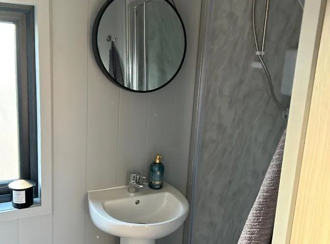 The Garden Pod With Private Hot Tub シャレー Ballymagan