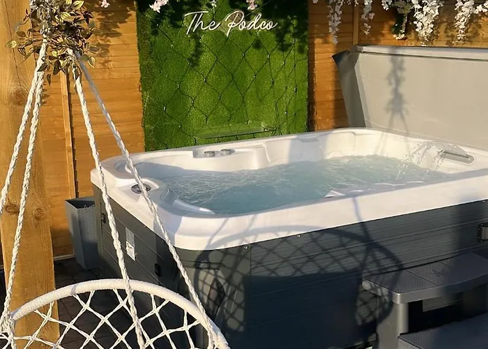 The Garden Pod With Private Hot Tub * Ballymagan